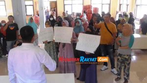 Usut Kejelasan Kasus Pencabulan Anak, Kantor Desa Cicapar Ciamis Digeruduk Emak-emak