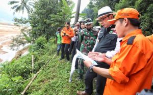 Tinjau Lokasi Banjir Bandang Bogor, Ridwan Kamil Pastikan Penanganan Berjalan Optimal