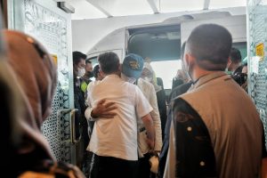 Tiba di Bandara Soekarno Hatta, Ridwan Kamil dan Keluarga Disambut Tangisan