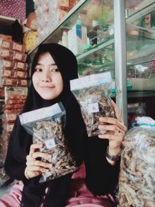 Single Parent Bukan Halangan, Wanita Berkerudung Cantik di Cibeber Cianjur Usaha Ini