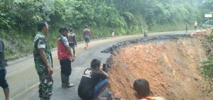 Pergerakan Tanah, Jalan Tanggeung Cianjur Amblas
