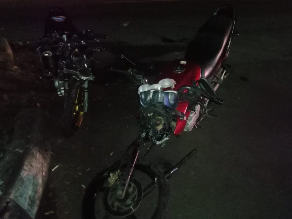 Diduga Hilang Kendali Pemotor Tabrak Motor Lain