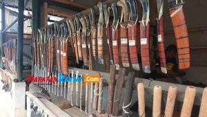 Kebanjiran Pesanan, Perajin Golok Tasikmalaya Raup Cuan Jelang Iduladha