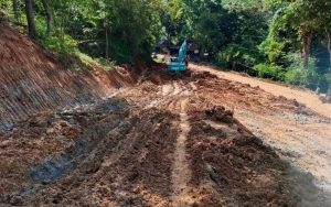 Duh! Pembangunan Jalan Provinsi Tanggeung Cianjur Banyak Kendala