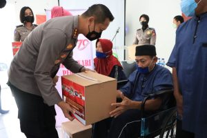 Sambut Hari Bhayangkara Ke-76, Polresta Bandung Bagikan Sembako di Sembilan Titik