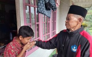 Kisah Pengabdian Hadjarudin, 50 Tahun Jadi Guru Honorer di Pelosok Bandung Barat