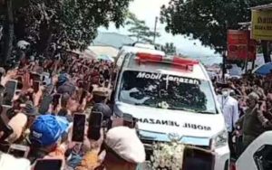 Lantunan Sholawat dan Takbir serta Tauhid Iringi Rombongan Jenazah Eril di Cimaung Bandung