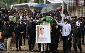 Masya Allah, Ada 1.200 Karangan Bunga dan 8.000 Pelayat saat Pemakaman Eril