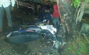 Duh! Dua Pengendara Motor di Cianjur Kritis Setelah Tabrak Pohon