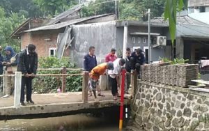 Keren… Warga Bogor Buat Alat Deteksi Banjir, Langsung Dipasang di Sungai Ciheuleut