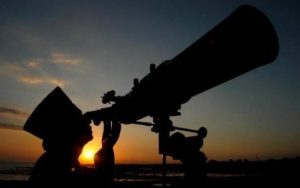 Jangan Sampai Kelewatan! Langit Kota Bandung Bakal Dihiasi Supermoon dan Hujan Meteor, Catat Waktunya Disini