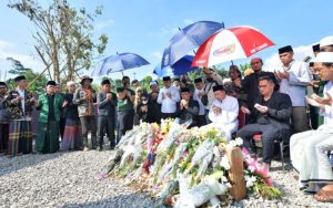 Berziarah ke Makam Eril, Habib Luthfi Tanyakan Pembangunan Masjid Al Mumtadz