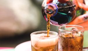 Jangan Terlalu Sering Minum Soda, Ini Bahaya yang Mengintai