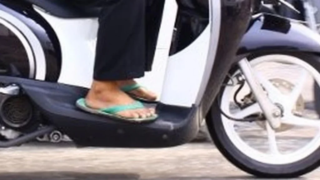 Korlantas Tegaskan Pengendara Motor Pakai Sandal Jepit Tidak Ditilang