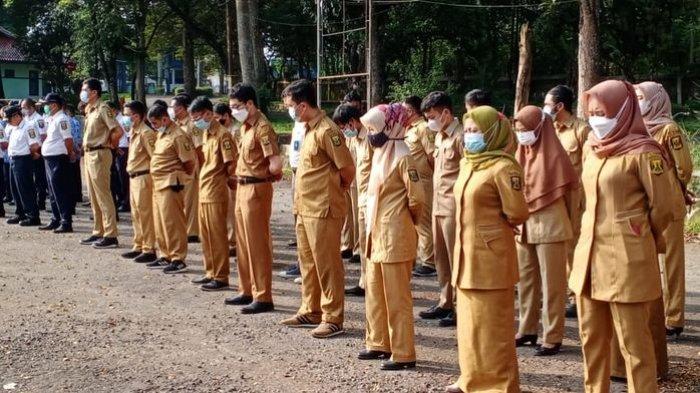 PNS dan tenaga honorer