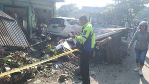 Mobil Dinas Pemkab Batubara Tabrak Warung Nasi di Tebing Tinggi, Pemilik Warung Luka-luka