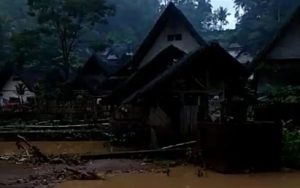 Tasikmalaya Diguyur Hujan Deras, Kampung Naga Diterjang Banjir
