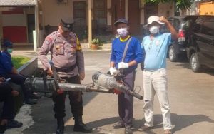 Cegah DBD, Polisi di Purwakarta Lakukan Fogging