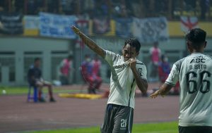 Rachmat Irianto Dan Frets Butuan Baru Pertama Bobol Gawang Bhayangkara FC