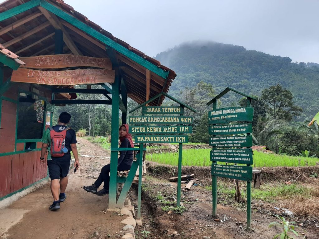 Menguak Ritual Buang Celana Dalam di Gunung Sanggabuana Karawang