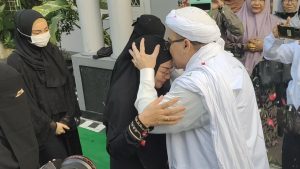Keluarga Sambut Hangat Kepulangan Habib Rizieq Shihab di Petamburan Jakpus