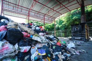 Pengangkutan ke TPA Sarimukti Kembali Terhambat Buat Sampah di Kota Bandung Menumpuk