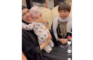 Begini Reaksi Ibu Atta Halilintar Bertemu Langsung Cucunya Untuk Pertama Kali