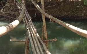 Waduh! Jembatan Bambu Penghubung Desa di Sukabumi Ambruk, Enam Orang Terluka