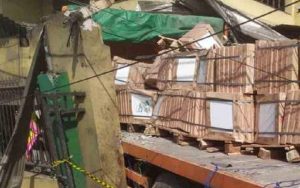 Diduga Rem Blong, Truk Tronton Hantam Dua Rumah di Cicurug Sukabumi