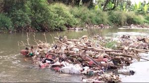 Tumpukan Sampah Penuhi Sungai Kincir Bojonggede Bogor, Warga: Kalau Hujan Sering Banjir
