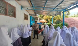 Cegah Bahaya Narkoba, Bhabinkamtibmas Polsek Cikalongkulon Sosialisasi di SMA Al-Barkah Cianjur