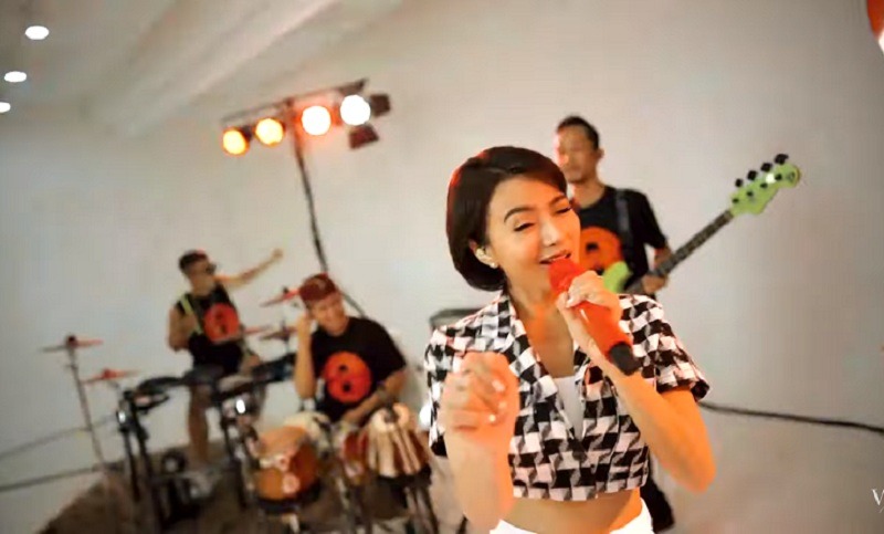 Wika Salim Cover Lagu Dangdut Berjudul ‘Mari Bercinta’ di Youtube, Netizen: Goyangan Nye Pas Banget