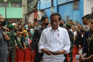 Presiden Jokowi Kunjungi Subang, Serahkan Bansos hingga Cek Harga Minyak Goreng