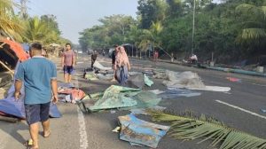 Tolak Direlokasi ke Rest Area, Sejumlah Pedagang Es Cincau di Cianjur Ngamuk