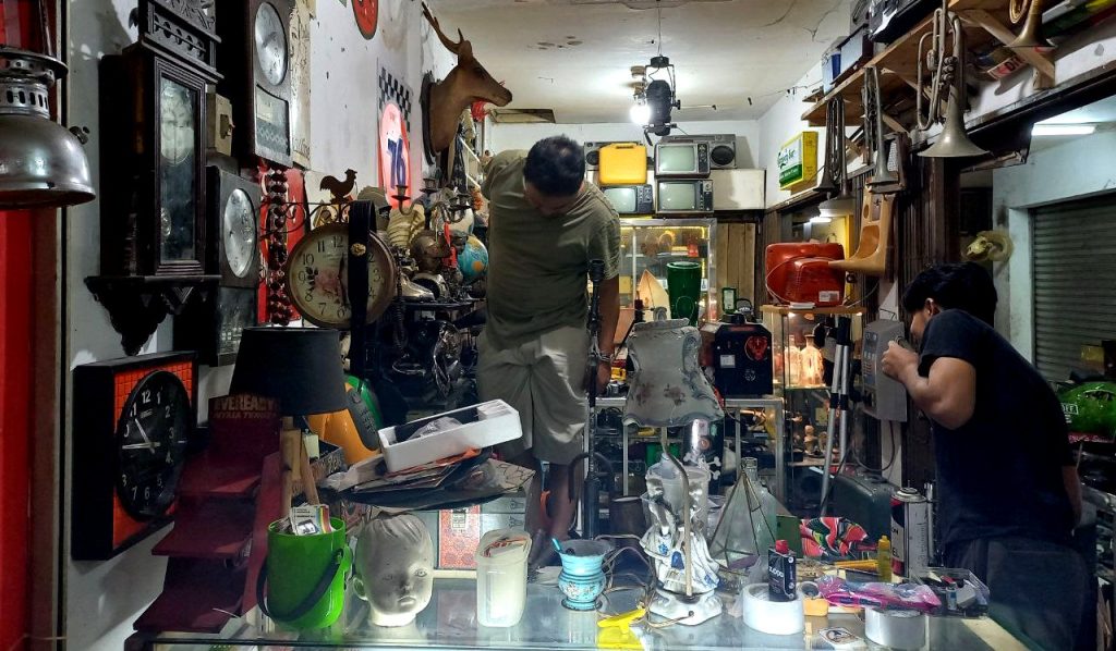 Nyari Barang Vintage, Silahkdan Datang ke Pasar Antik Cikapundung Bandung