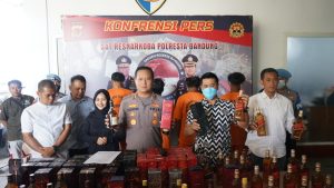 Polisi Bongkar Home Industri Miras Oplosan Bermerek