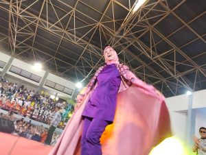 Tak Mau Kalah Dari Citayem Fashion Week, Bupati Purwakarta Jajal Catwalk di Acara Pinton Anggon