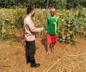 Genjot Capaian Vaksin Booster, Polisi Di Purwakarta Datangi Warga