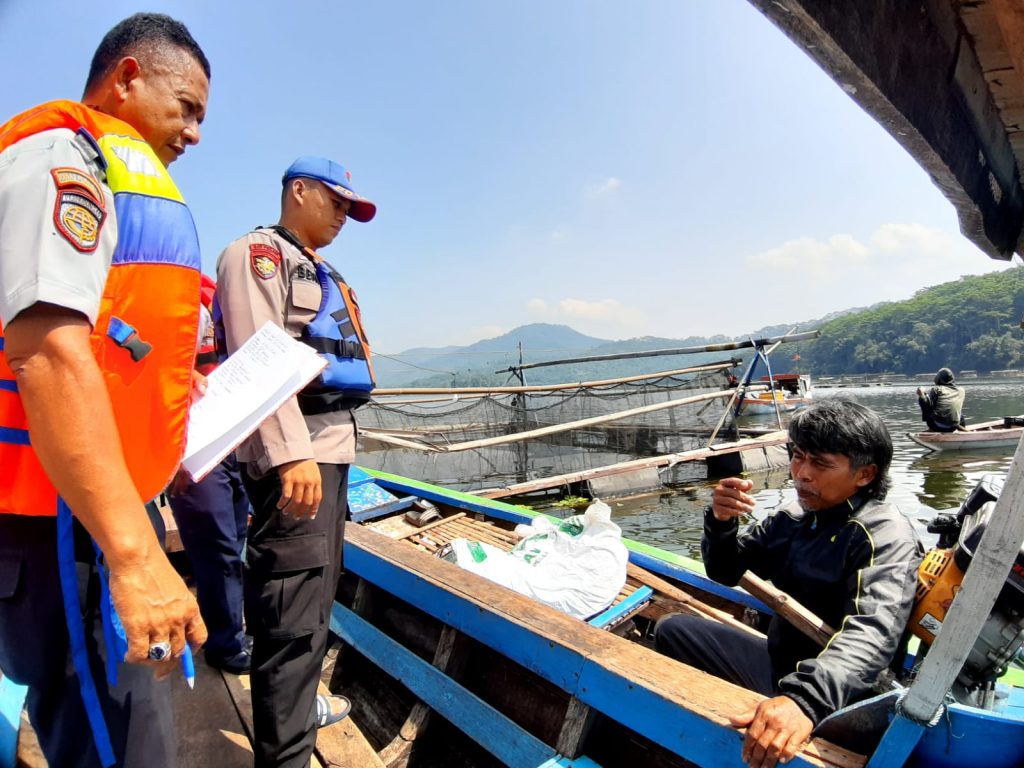 Pasca Tenggelam Warga Ciranjang di Waduk Cirata, Satpolair Polres Cianjur Pencarian Korban