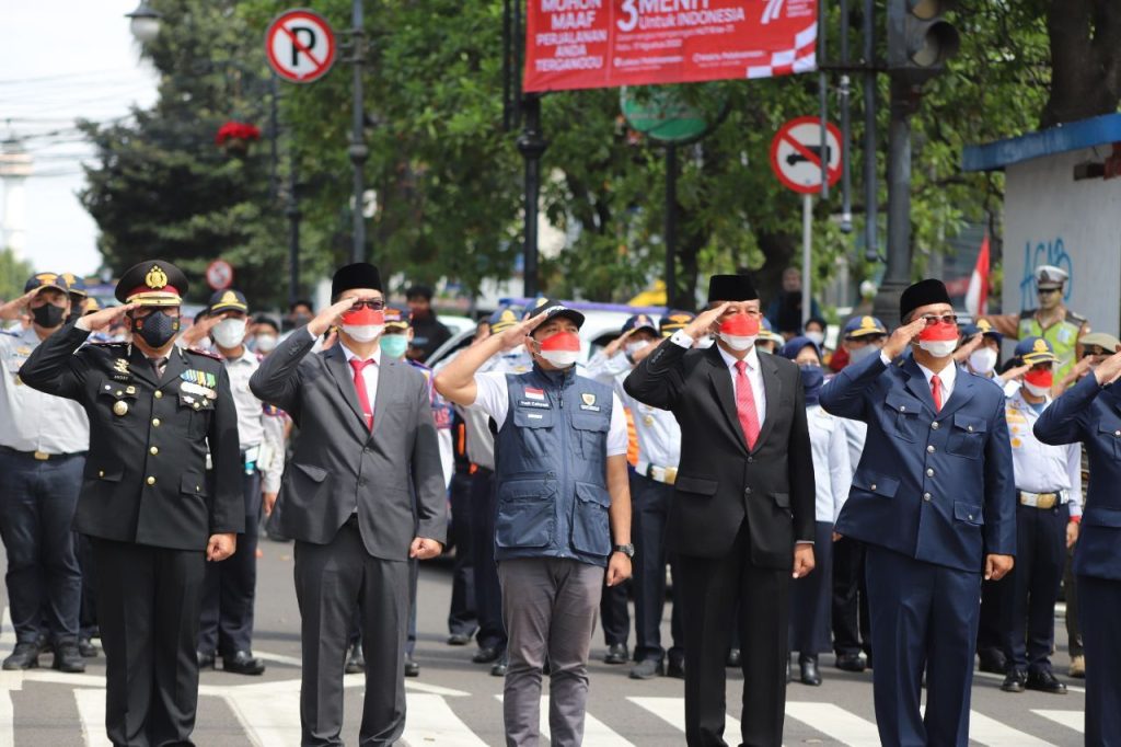 Salut! Anggota DPRD Ikuti HUT Kemerdekaan di Simpang Jalan
