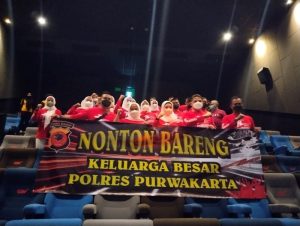 Kapolres Purwakarta Petik Hikmah Dari Film Sayap-sayap Patah