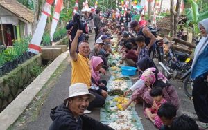Wow, Makan Liwet Terpanjang Ada di Desa Bojong Timur Purwakarta