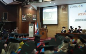 Lantik 1.757 Wisudawan, Nasihat Rektor Unisba: Jadilah Cendekiawan dan Tetap Rendah Hati