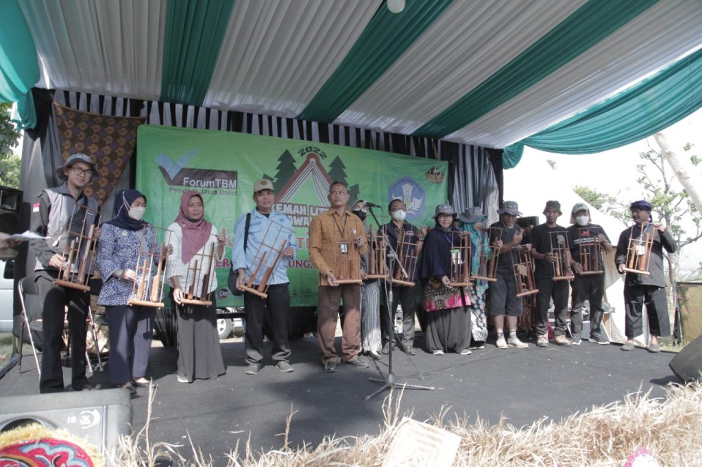 Perkuat Jati Diri Bangsa, Forum TBM Jawa Barat Gelar Kemah Literasi di Sumedang