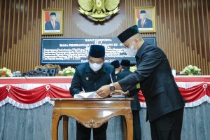SAH, DPRD Kota Bandung Tetapkan Dua Raperda Menjadi Perda