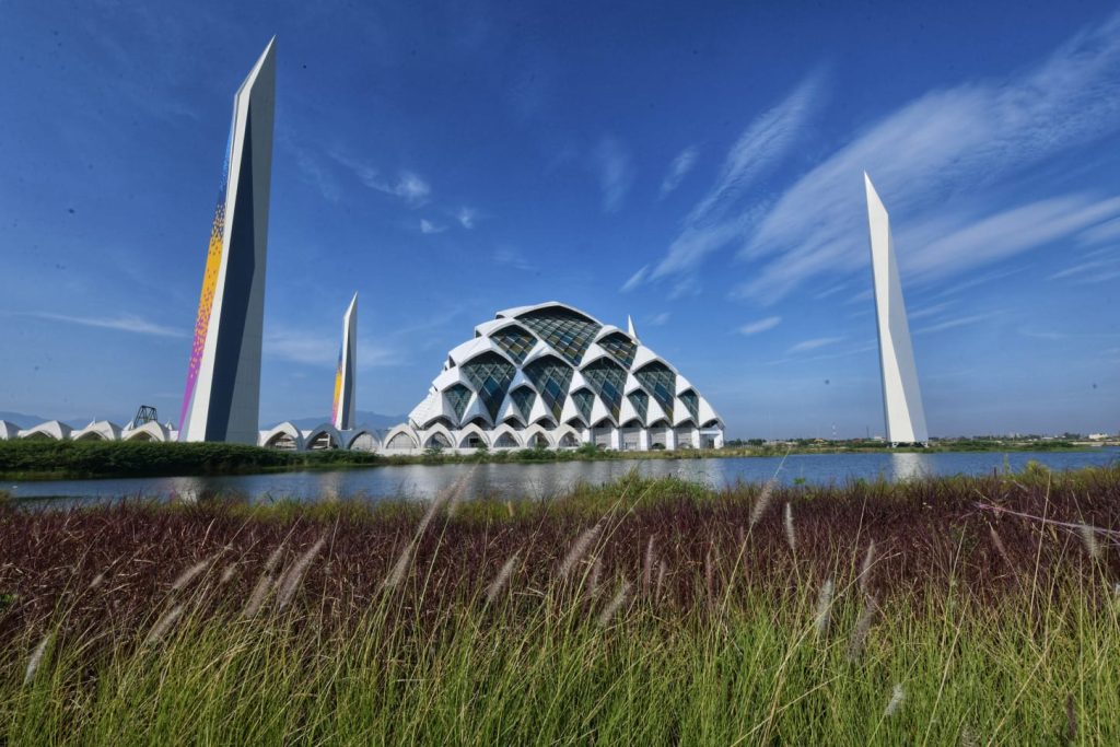Sudah Hampir Selesai, Ridwan Kamil Sebut Masjid Al Jabbar Bisa Digunakan Akhir Tahun 2022