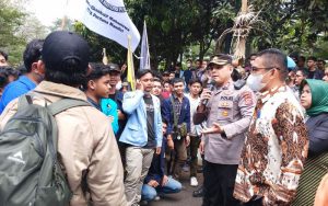 Kapolres Purwakarta Turun Tangan Tangani Aksi Demo Mahasiswa Tolak BBM