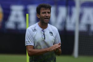 Luis Milla PD Dengan Kekuatan Anak Asuhnya Hadapi Arema FC