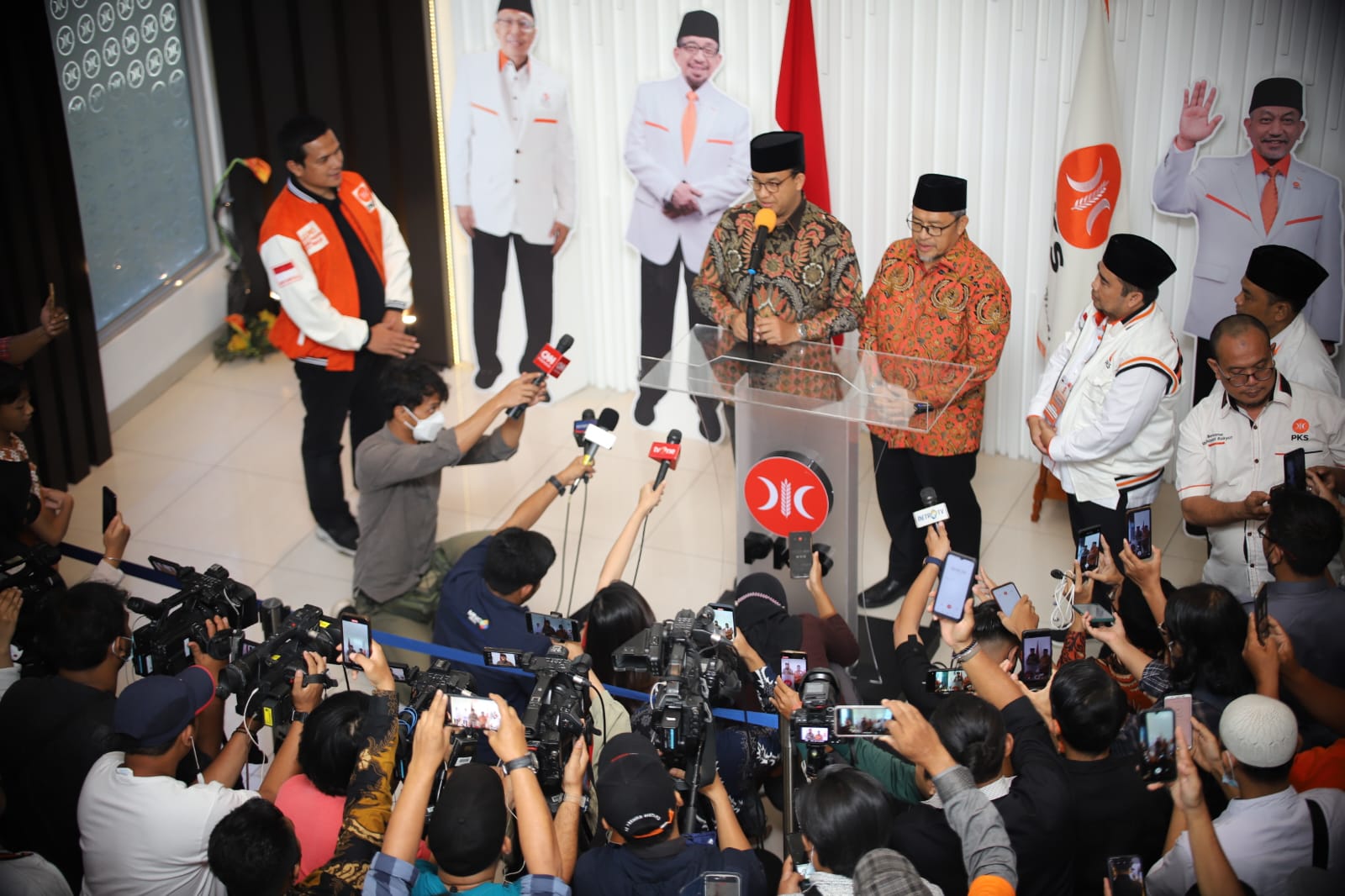 Anies bertemu Aher di DPP PKS