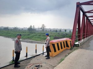 Antisipasi Banjir, Satpolairud Polres Purwakarta Lakukan Ini